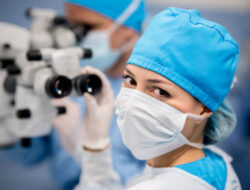 Operasi LASIK: Apakah Aman dan Apa yang Harus Diketahui?