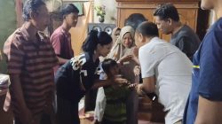 Pimpinan Redaksi PT Siti Jenar Group dan Tokoh Besuki Serahkan Santunan, Tunjukkan Kepedulian di Tengah Duka Mendalam